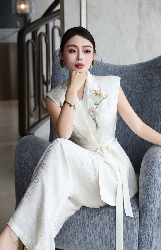 2027 New Fashion Women's Business 2-Piece Suit, Design-Focused Off-beat Blazer with Long Chiffon Skirt