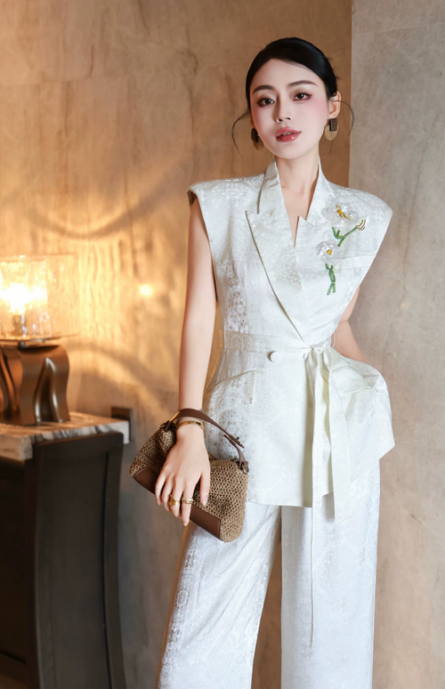 2027 New Fashion Women's Business 2-Piece Suit, Design-Focused Off-beat Blazer with Long Chiffon Skirt