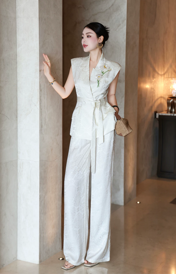 2027 New Fashion Women's Business 2-Piece Suit, Design-Focused Off-beat Blazer with Long Chiffon Skirt